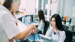 Tıbbi Sekreter Maaşları Ne Kadar? (Devlet ve Özel)